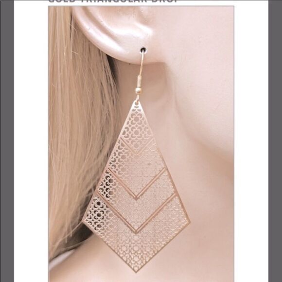 NWT Trendy Triangular Drop Earrings. - Picture 1 of 4